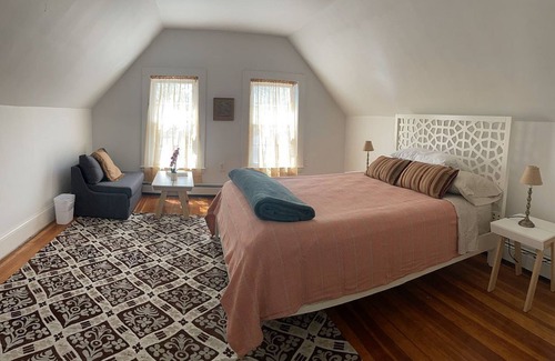 Somerville Casa | 2Bedroom Apt on 3rd Floor - with Parking