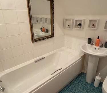 St Helens Apartamento | 2beds at St Helens Near Town Center & Theater, Free Parking, WiFi