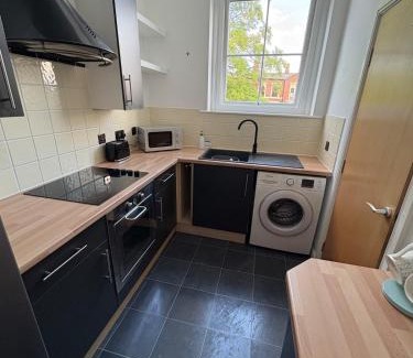 St Helens Apartamento | 2beds at St Helens Near Town Center & Theater, Free Parking, WiFi