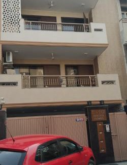 Saket Apartamento | 2BHK Short Stay Apartment walking Max Saket (LIFT +Kitchen+Parking+3 nights min stay)
