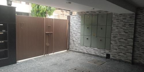 Saket Apartamento | 2BHK Short Stay Apartment walking Max Saket (LIFT +Kitchen+Parking+3 nights min stay)