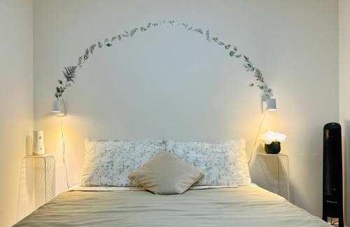 Vancouver South Casa | 2BR 1.5BA Full Kitchen Private Guest House - Free Parking - Central Location