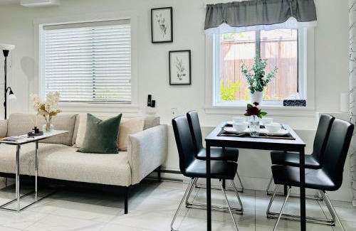 Vancouver South Casa | 2BR 1.5BA Full Kitchen Private Guest House - Free Parking - Central Location
