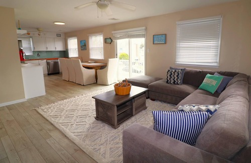 Southend Condominio | 2BR 1.5BA Top Floor Condo with Tesla/EV Charger Brigantine
