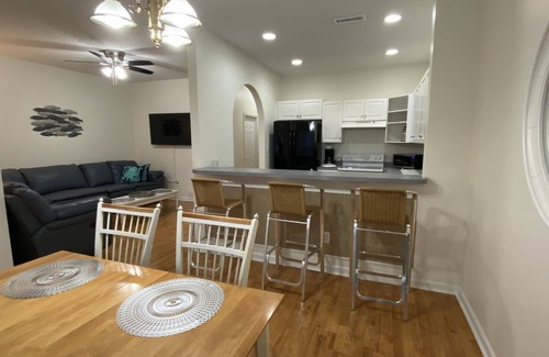 Murrells Inlet Apartamento | 2BR 1BA Beside Dunkin. Walk to Marshwalk, Bike Path, Inlet, Marina and Beach!