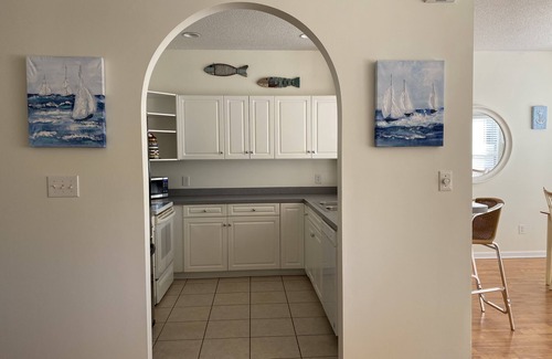 Murrells Inlet Apartamento | 2BR 1BA Beside Dunkin. Walk to Marshwalk, Bike Path, Inlet, Marina and Beach!