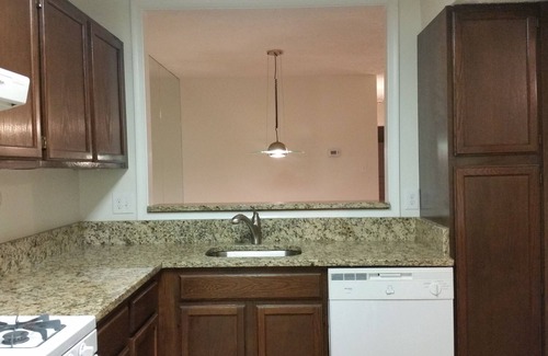 Gaithersburg Condominio | Condominio privado 2BR / 1BA con patio con terraza