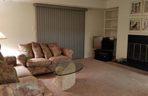 Gaithersburg Condominio | Condominio privado 2BR / 1BA con patio con terraza