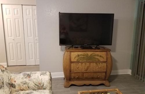 Gulf Gate Estates Apartamento | 2BR/1BA Sienna Park Apartment