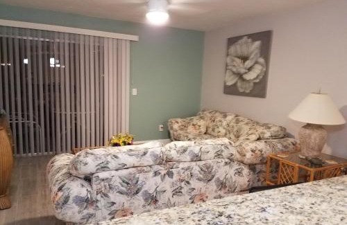 Gulf Gate Estates Apartamento | 2BR/1BA Sienna Park Apartment