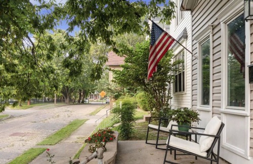 Clifton Casa | 2BR/1Bath-Long Term - Frankfort Ave-Coming -Dec
