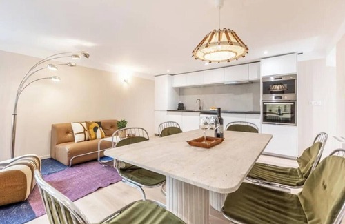 Saint-Germain-l'Auxerrois Apartamento | 2br 2 bath in 1st district