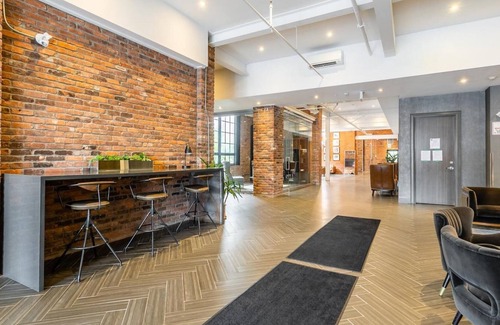 Kirkendall North Apartamento | 2BR 2 Storey Loft Free Parking Gym 3
