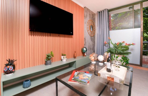 La Florida Apartamento | 2BR - 2AC stylish apt near Provenza & Lleras Park