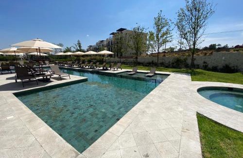 Arcos de San Miguel Apartamento | 2BR 2B Beautiful close 5 min to centro, pool