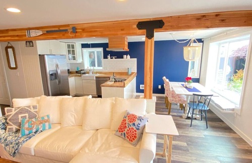 West Seattle Casa | 2BR 2BA Alki Beach Waterfront Retreat Ext. Stay