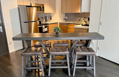 East Orange Apartamento | 2BR/2Ba Apt-5 min to Seton Hall w/patio & parking