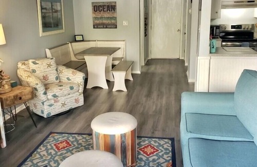 Fernandina Beach Condominio | 2Br / 2Ba Beachfront Condo Sleeps 4-6, Amazing Balcony Views!