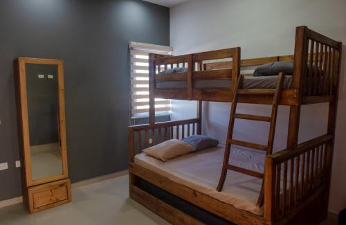 Colonia Ferrocarrilera Apartamento | 2br/2ba Condo 1 block to ocean! - Unit 4