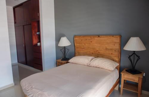 Colonia Ferrocarrilera Apartamento | 2br/2ba Condo 1 block to ocean! - Unit 4