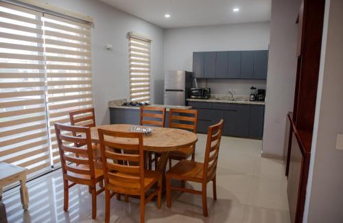 Colonia Ferrocarrilera Apartamento | 2br/2ba Condo 1 block to ocean! - Unit 3