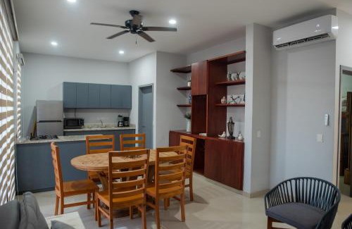Colonia Ferrocarrilera Apartamento | 2br/2ba Condo 1 block to ocean! - Unit 3
