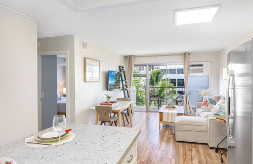 Waikiki Apartamento | 2BR/2BA Condos in Kuhio at Waikiki with Parking!