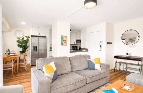 Waikiki Apartamento | 2BR/2BA Condos in Kuhio at Waikiki with Parking!