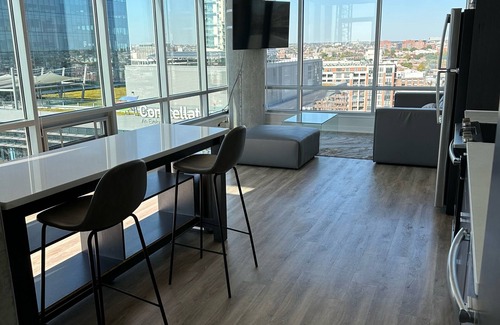 Baltimore Apartamento | 2BR/2BA Highrise Luxury Apt With Private Balcony