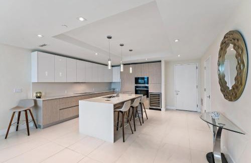 Singer Island Apartamento | 2BR 2BA in a Luxury Beach Resort Amrit