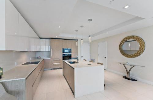 Singer Island Apartamento | 2BR 2BA in a Luxury Beach Resort Amrit