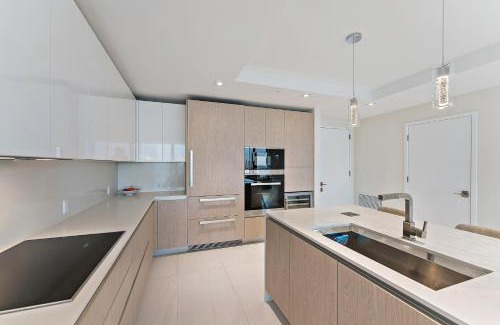 Singer Island Apartamento | 2BR 2BA in a Luxury Beach Resort Amrit