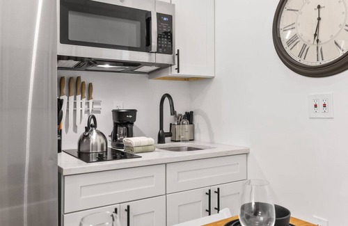Harlem Apartamento | 2BR/2BA in Historic Brownstone near Subway
