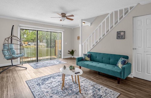University Casa | 2BR|2BA Lagoon Vista| Luxury and Comfort |Gym Pool