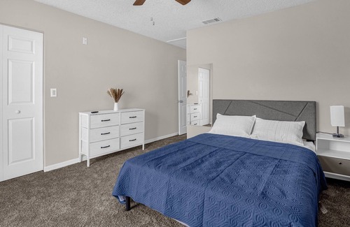University Casa | 2BR|2BA Lagoon Vista| Luxury and Comfort |Gym Pool
