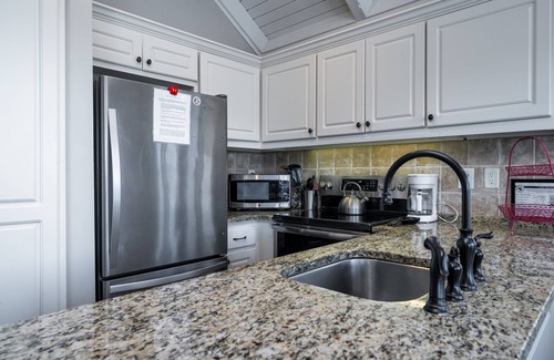 Seabrook Island Cabaña | 2BR/2BA + Loft Cottage! Close to Beach! Golf Course Views! Amenity Cards Available!