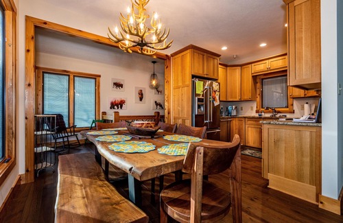 Gnaw Bone Cabina | 2BR, 2BA Log Cabin