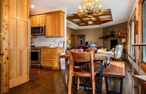 Gnaw Bone Cabina | 2BR, 2BA Log Cabin