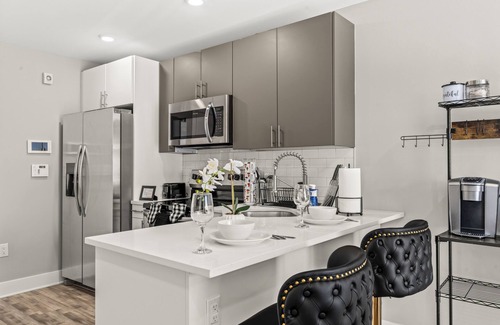 North Philadelphia East Apartamento | 2BR-2BA Luxy Dendrobium-Oasis! Private Patio-Pet Friendly-Family Friendly