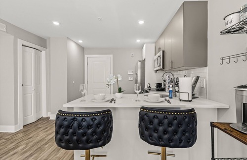 North Philadelphia East Apartamento | 2BR-2BA Luxy Dendrobium-Oasis! Private Patio-Pet Friendly-Family Friendly
