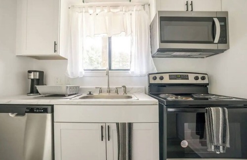 Winston - Salem Condominio | 2BR-2BA Near Downtown, WFU & Hospital! 50% off 30+days