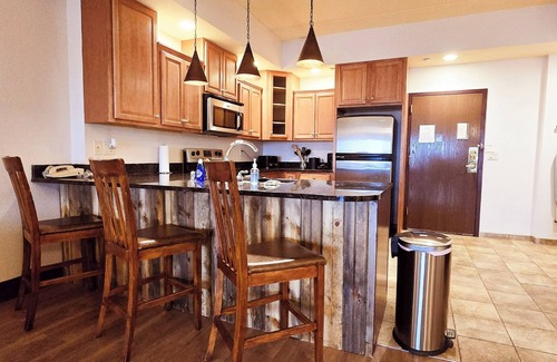 Wisconsin Dells Complejo | 2br 2ba Penthouse at Chula Vista, large in-unit hot tub! Close to Downtown!