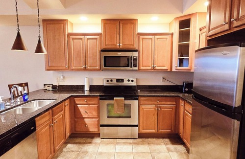 Wisconsin Dells Complejo | 2br 2ba Penthouse at Chula Vista, large in-unit hot tub! Close to Downtown!
