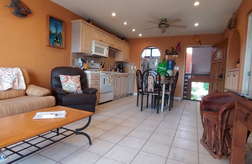 Cabo Bello Condominio | Renovado 2br / 2ba Plaza Calafia Condo. Alquiler 6 días / 7mo día F