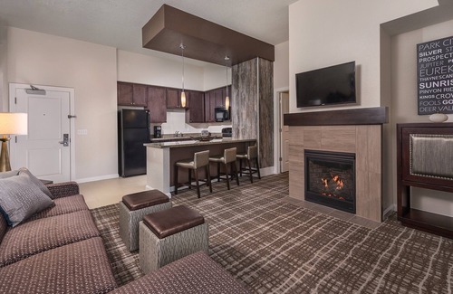 Park City Complejo | 2BR/2BA Ski In-Out Wyndham Resort in Park City Canyons Village w/ Pool, Hot Tubs