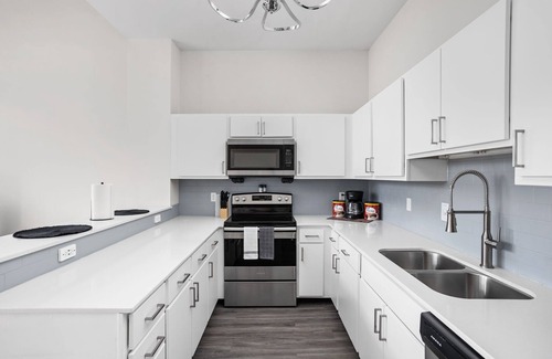Mile Square Apartamento | 2BR 2BA The Block Apartment - CozySuites