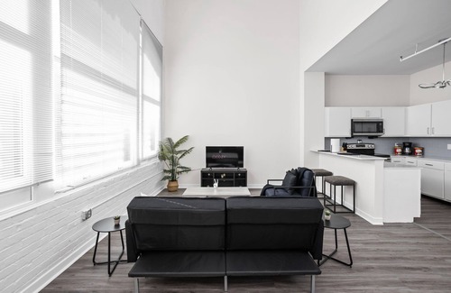 Mile Square Apartamento | 2BR 2BA The Block Apartment - CozySuites