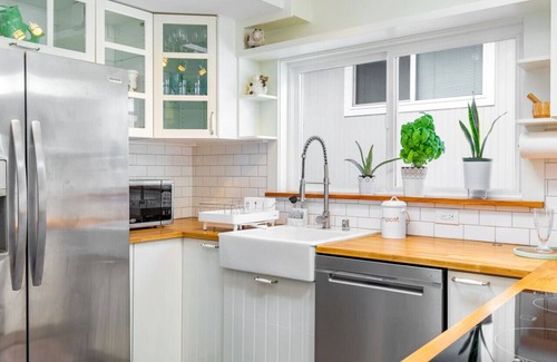 Alki Casa | 2BR 2BA The Waterfront Gray on Alki Beach EXT STAY