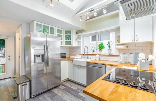 Alki Casa | 2BR 2BA The Waterfront Gray on Alki Beach EXT STAY