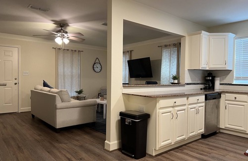 Hillcrest Casa | 2br 2ba updated LR Home - Stiff Station/Heights/Hillcrest Near UAMS